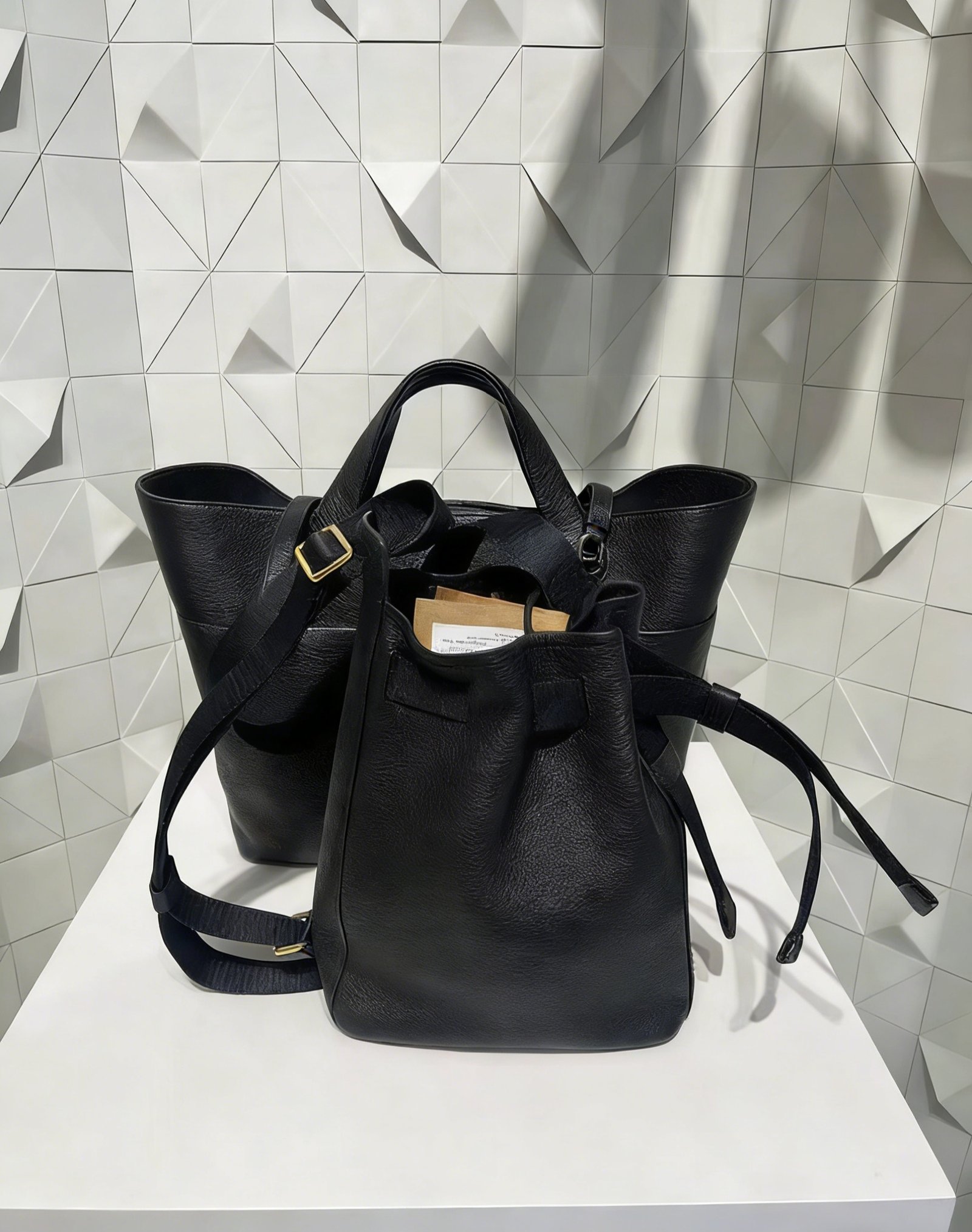Handbags and luggage products made with synthetic microfiber materials